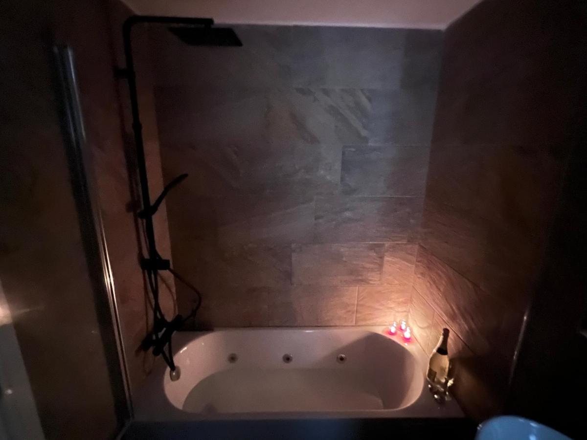 Stylish Getaway - Renovated 1br With Pool & Tennis Apartment *